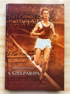 Emlékezet. Az Iharos Sándor és futótársai emlékére írt regény borítója.